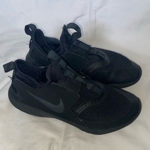 BLACK NIKE FLEX RUNNER